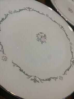 4 Signature Collection "Petite Bouquet" 10 3/8" dinner Plates Daisy Lot